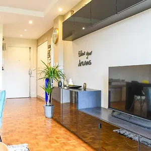 Grand Avec Balcon Et Parking Appartement